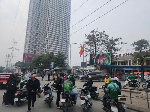 Các bến xe ở Hà Nội bắt đầu đông khách. Ảnh: Minh Hạnh