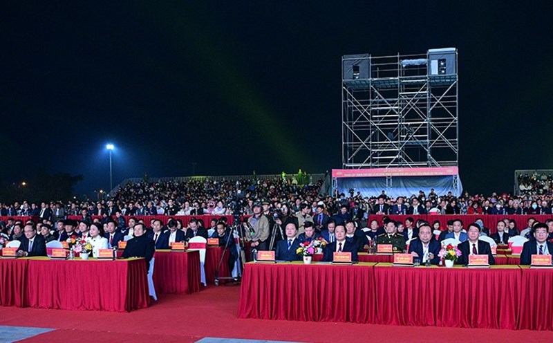 Delegates attending the ceremony to announce the establishment of Hoa Lu city and recognize Hoa Lu city as meeting the criteria of a class I urban area. Photo: Nguyen Truong