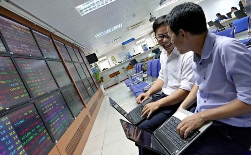 Investors are waiting for the right time to disburse. Photo: Le Toan