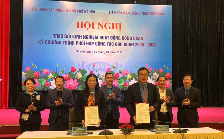 Hanoi City Labor Federation and Vinh Phuc Provincial Labor Federation signed a cooperation program for the period 2025 - 2028. Photo: Kieu Vu
