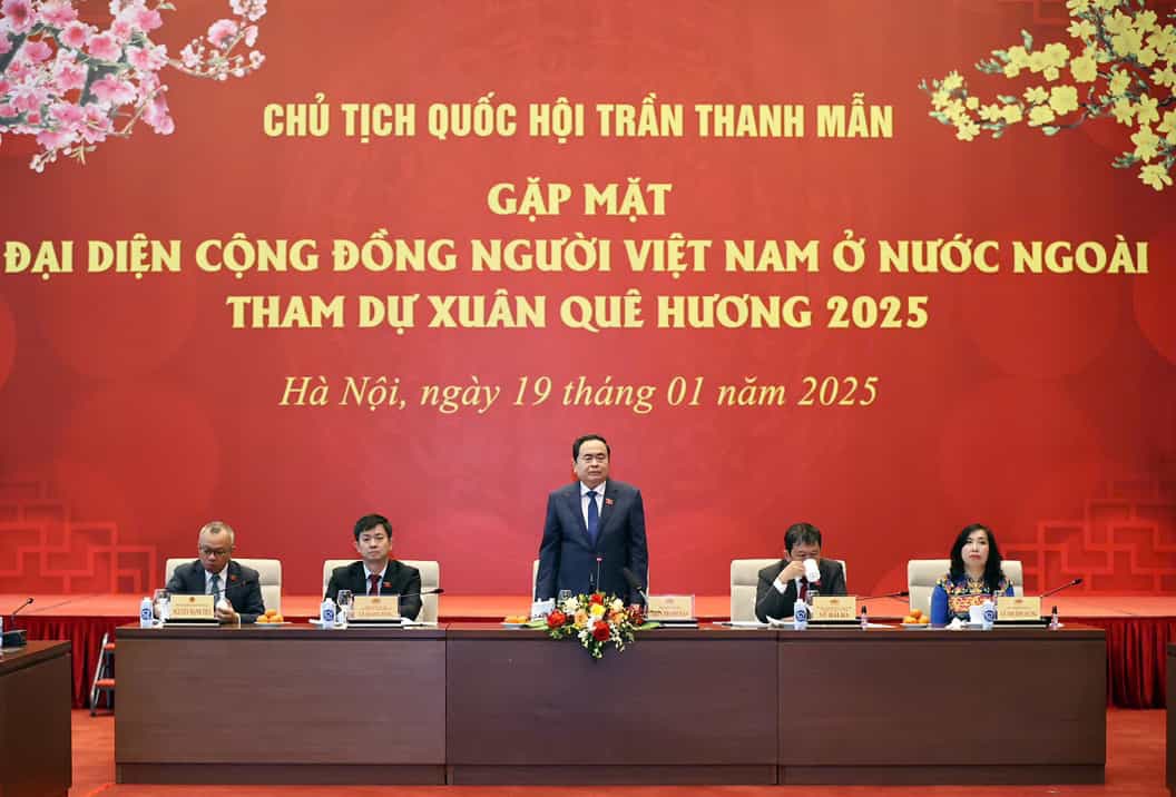 Chu tich Quoc hoi de nghi dong bao ta o nuoc ngoai tiep tuc la cau noi quan trong trong viec thuc day quan he hop tac giua Viet Nam va cac quoc gia tren the gioi. Anh: Hai Nguyen