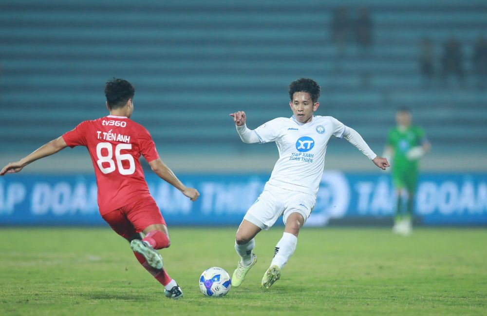 Nam Dinh Club lost 0-1 to The Cong Viettel in round 10 of V.League 2024-2025. Photo: NDFC