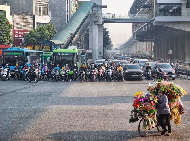 Hình ảnh khác lạ tại nút giao nhiều tầng ở Hà Nội