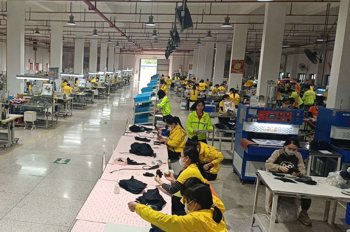 The first working day of 2025 for workers in Nam Dinh. Photo: Dinh Trang