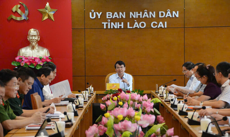 Lao Cai stops operations of many agencies. Photo: Dai Long