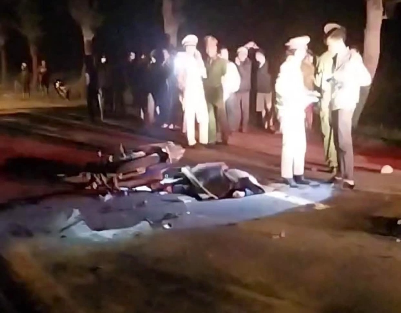 Scene of a traffic accident between two motorbikes that left two people dead and one in critical condition in Quang Nam. Photo: Duy Xuyen