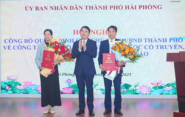 Nhấn vào ảnh để phóng to Bổ nhiệm, điều động hai nhân sự ngành Y tế Hải Phòng