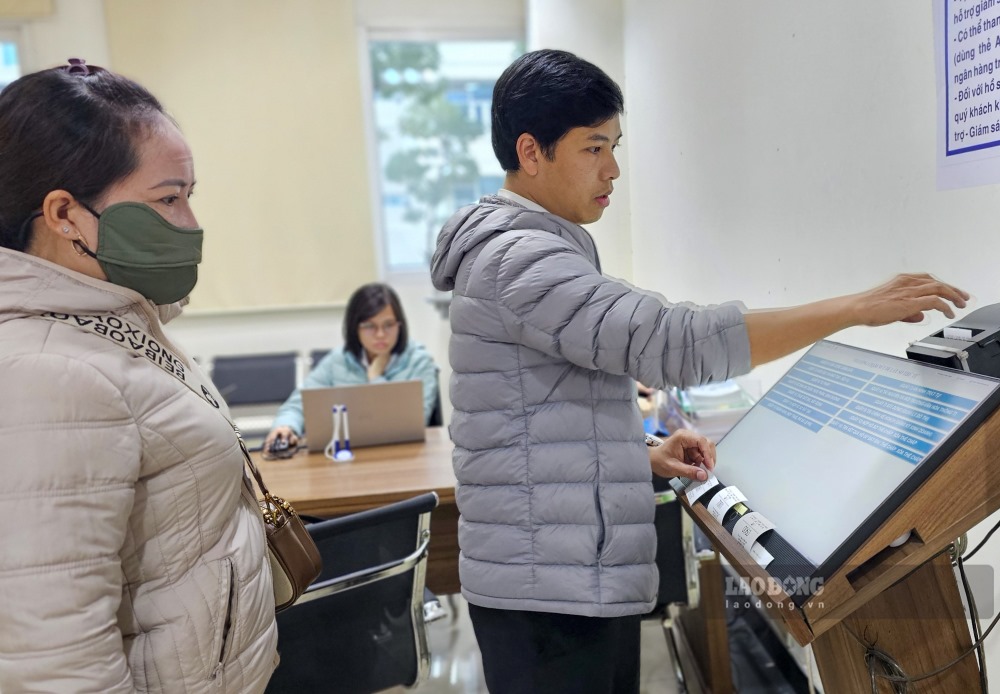 Sau khi tro thanh TP truc thuoc Trung uong, Hue uu tien ho tro chuyen doi giay to cho nguoi dan, to chuc. Dong thoi, khong thu cac loai phi, le phi doi voi cac to chuc, ca nhan khi thuc hien viec chuyen doi giay to do thay doi dia gioi, thay doi ten goi don vi hanh chinh. 