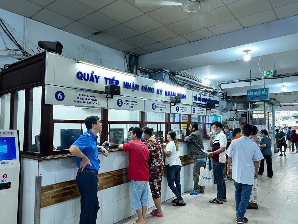 People come to register for medical examination at the Ho Chi Minh City Orthopedic and Trauma Hospital. Photo: Thanh Chan