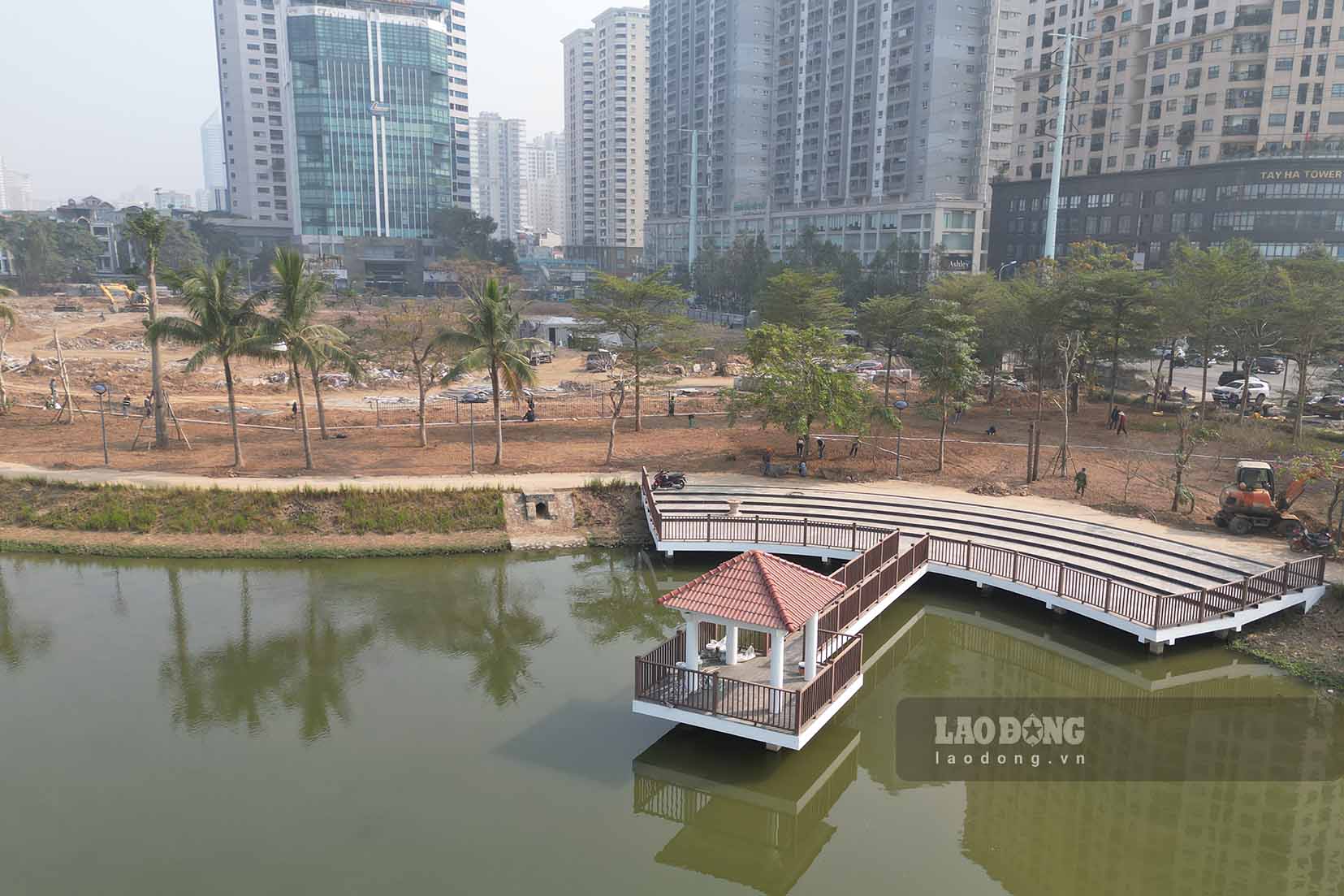 Den nay, do khoi luong cong viec phat sinh tai du an kha lon, dac biet nhieu hang muc da xuong cap, hong hoc do nhieu nam bo khong  nen phai cai tao, sua chua lam ton nhieu thoi gian hon de xay moi.