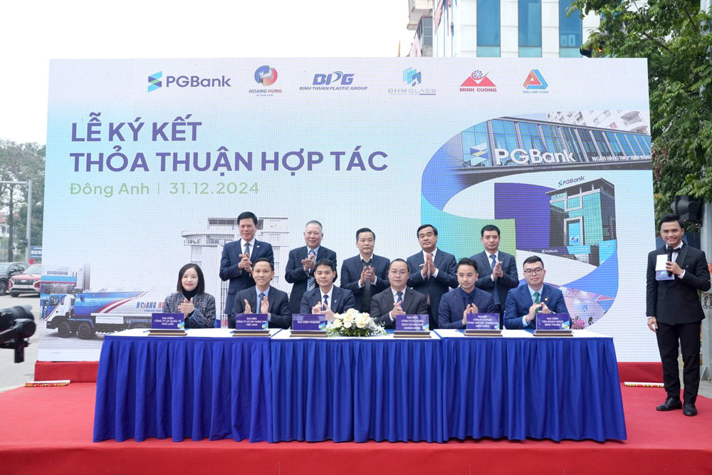 Signing of cooperation agreement between PGBank and 5 companies. Photo: Provided by DN