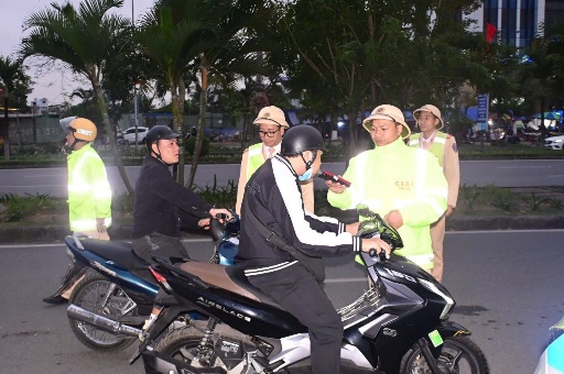 Hai Phong police force checks alcohol concentration. Photo: Hai Phong Police