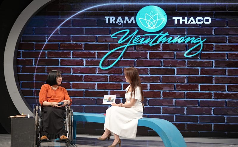 Disabled woman Le Thi Ha participates in the program "Love Station". Photo: VTV