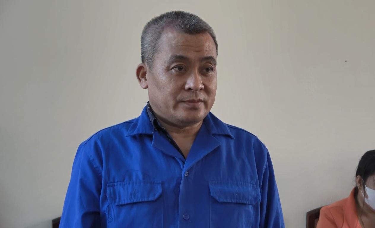 Nearly used a knife to slash his mother-in-law, nearly losing her life. Photo: Van Vu