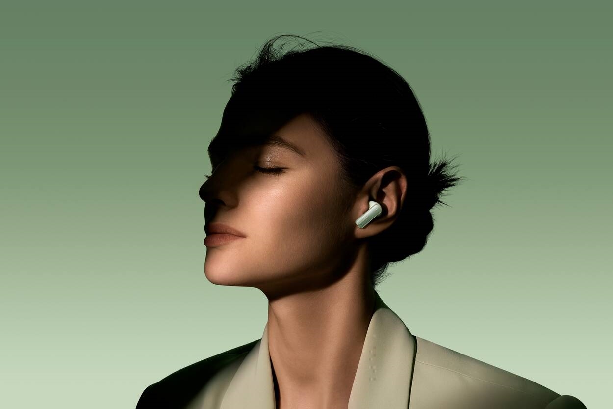 Huawei FreeBuds Pro 4 có khả năng chống ồn thông minh và  gọi thoại ổn định, rõ ràng. Ảnh: Huawei