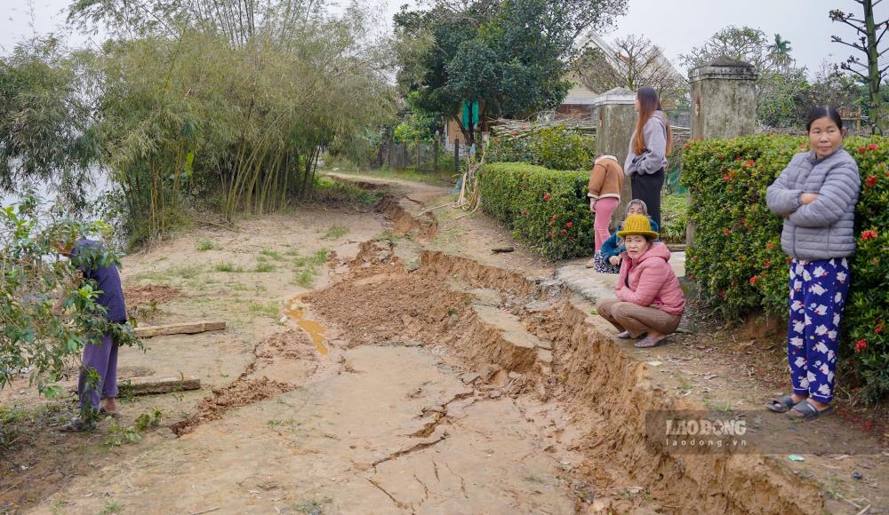 Nhu Lao Dong dua tin, ngay 28.12.2024, mot doan duong dan sinh o thon La Van Thuong, xa Quang Tho bi sat lo nghiem trong, nhieu doan bi xe tan, de doa den tai san va tinh mang cua hon 10 ho dan. 