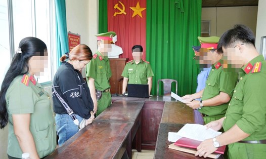 Đối tượng Lê Thị Kim Quyên làm nghề kinh doanh đại lý tư vấn, giới thiệu và môi giới lao động, việc làm, cung ứng lao động tạm thời, xuất khẩu lao động… Ảnh: Công an Hậu Giang