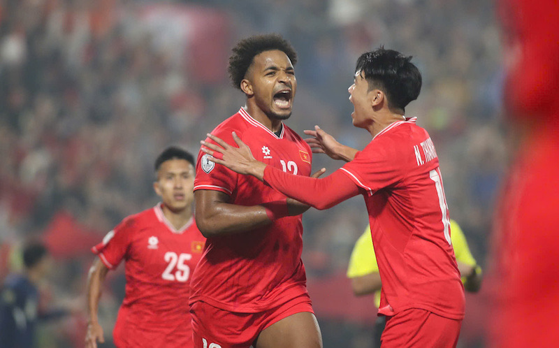 Xuan Son helped the Vietnamese team defeat Thailand in the first leg of the 2024 ASEAN Cup final. Photo: Minh Anh