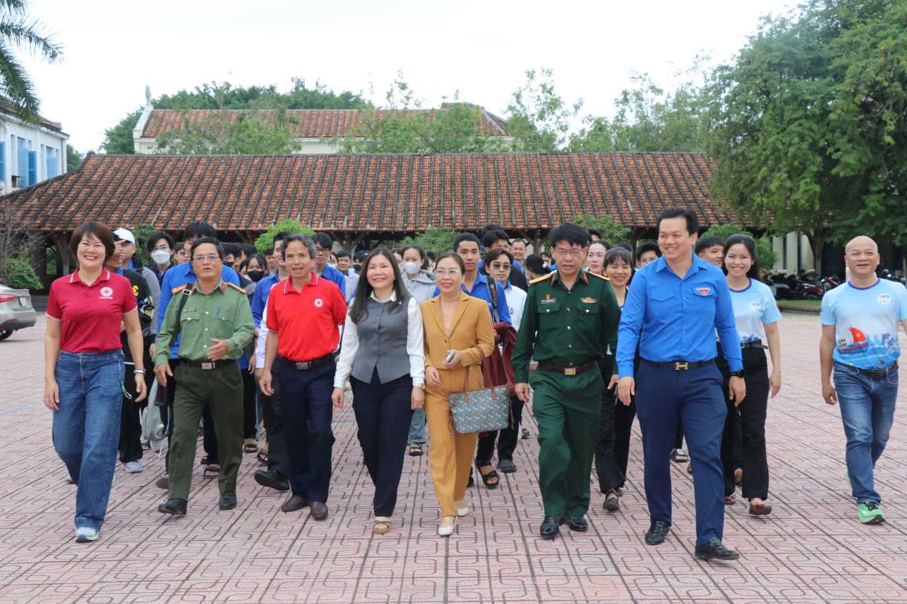 Khanh Hoa launches campaign “Millions of steps of kindness - continuing the golden history”. Photo: Phuong Linh