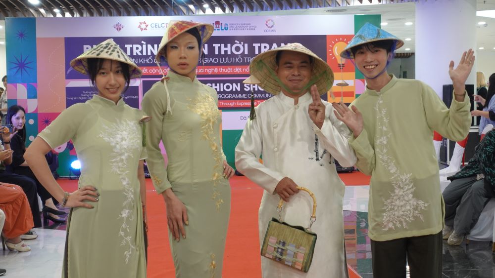 Danang students and disabled people design fashion. Photo: Tran Thi