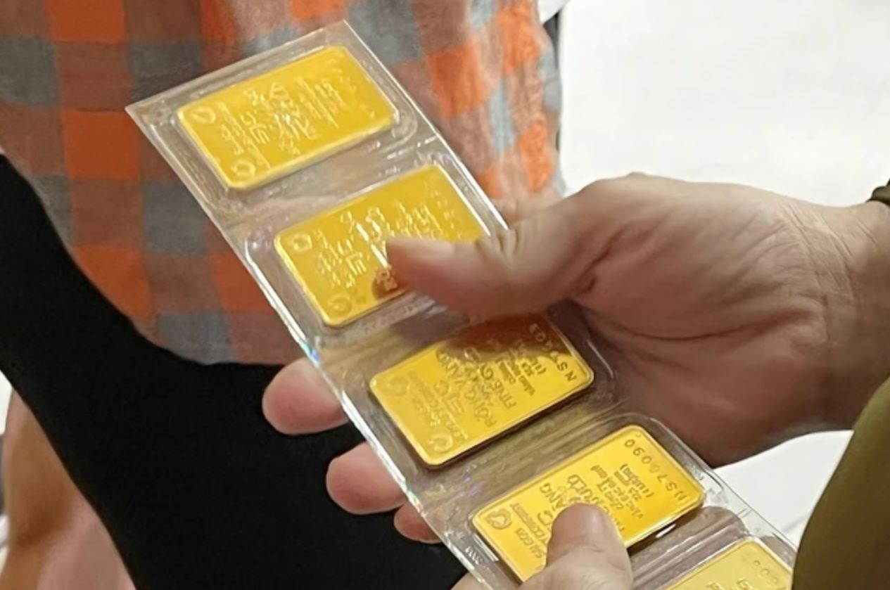Gold prices are forecast to increase further in 2025. Photo: VNA