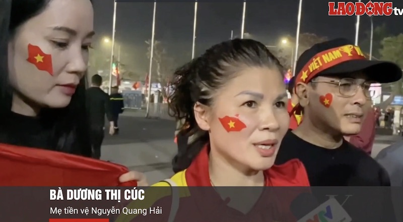 Midfielder Quang Hai's mother.