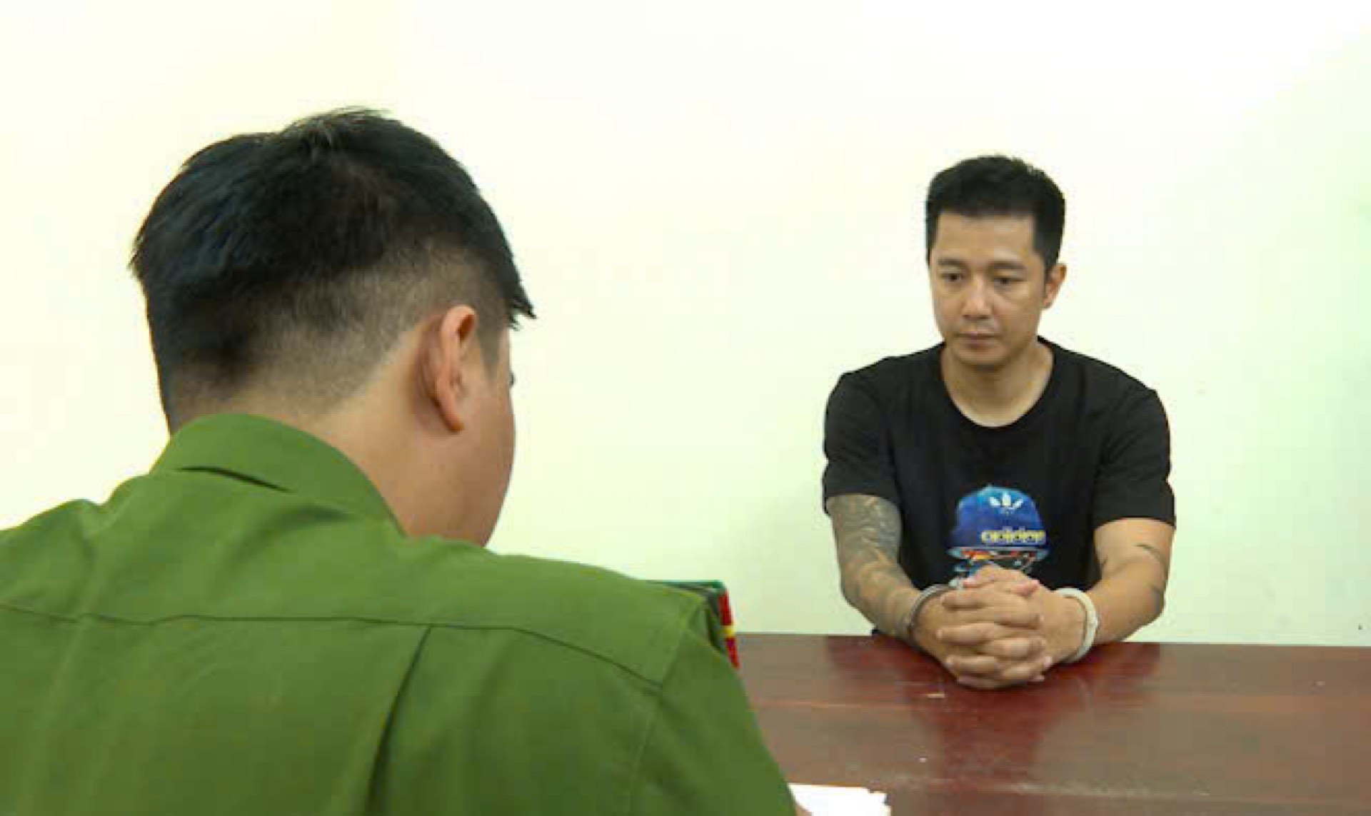 The Investigation Police Agency of Tan Binh District Police has issued an emergency arrest warrant for former player Le Sy Manh.