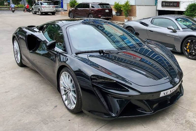 McLaren Artura Spider supercar of a businessman in Ba Ria - Vung Tau is waiting for a license plate. Photo: Nguyen Nghia