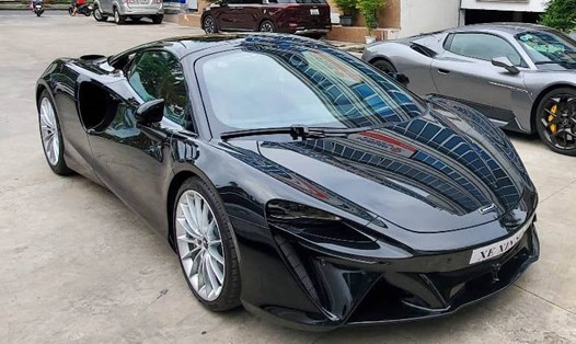 Siêu xe McLaren Artura Spider của doanh nhân tại Bà Rịa - Vũng Tàu đang chờ xin biển số. Ảnh: Nguyễn Nghĩa
