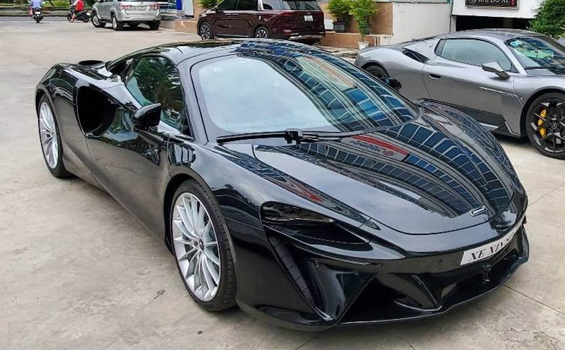 McLaren Artura Spider supercar of a businessman in Ba Ria - Vung Tau is waiting for a license plate. Photo: Nguyen Nghia