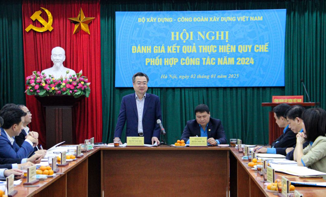 Minister of Construction Nguyen Thanh Nghi speaks at the conference. Photo: CDXDVN