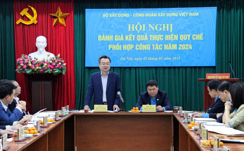 Minister of Construction Nguyen Thanh Nghi speaks at the conference. Photo: CDXDVN