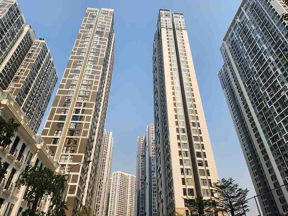 High apartment prices force some people to accept renting. Photo: Cao Nguyen.