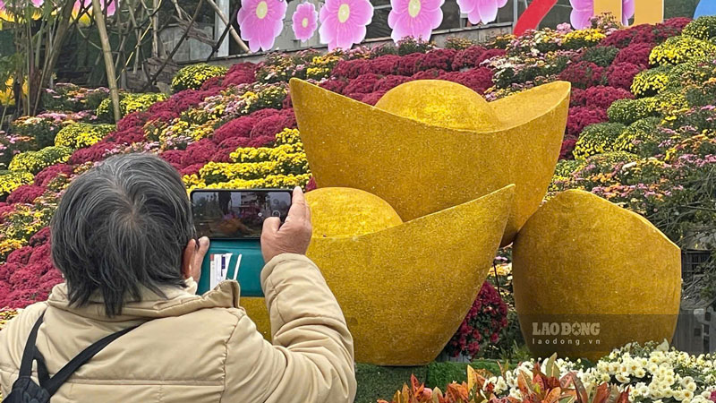 Ben canh do, cac khoi kien truc nghe thuat, linh vat theo nam, cac tieu canh hoa theo mua... se mang den nhung khong gian giao luu song dong, sac mau va nhieu y nghia. 