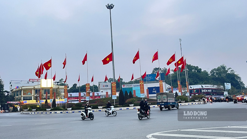 Theo UBND tỉnh Lào Cai, Giao thừa năm nay sẽ bắn pháo hoa nổ tầm thấp tại Di tích địa điểm lưu niệm Chủ tịch Hồ Chí Minh (phường Lào Cai) và nóc công trình Nhà hỗn hợp cao tầng - Tháp The Manor Tower Lào Cai, Đại lộ Trần Hưng Đạo (phường Bắc Cường, TP Lào Cai). Ảnh: Đinh Đại