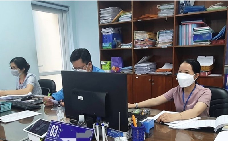 Officials, civil servants and public employees who are downsized according to Decree 29 are entitled to enjoy the policies and regimes in Decree 178 as prescribed. Illustration photo: Phuong Ngan