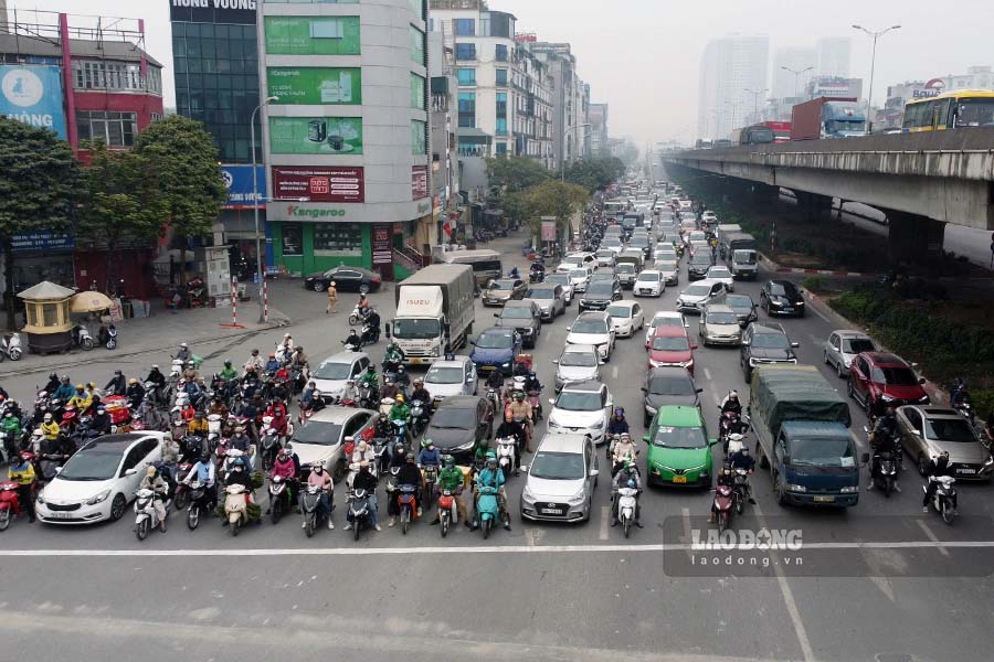 Nut giao Nguyen Trai - Khuat Duy Tien - Nguyen Xien duoc to chuc lai giao thong tu ngay 18.1.2025. Tai day cung da duoc bo sung camera xu phat nguoi. 