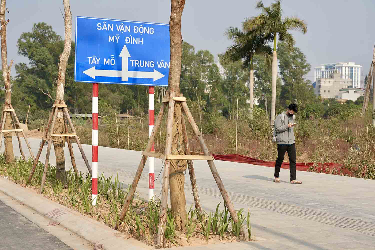 Bien chi dan duoc lap dat tren tuyen. Anh: Huu Chanh