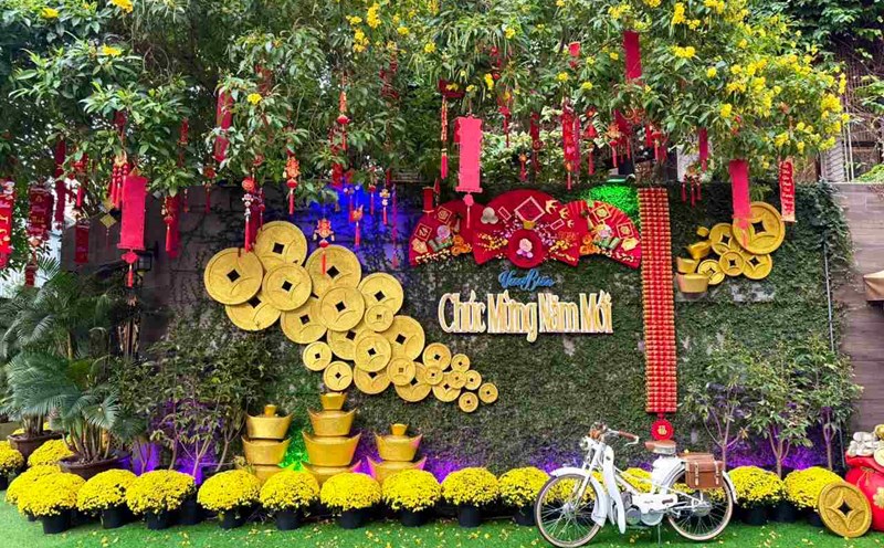 Tet atmosphere at Dam Vinh Hung's house. Photo: Artist provided.