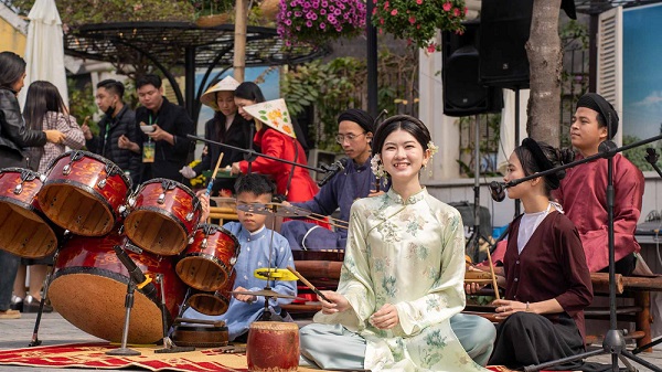 Gin giu va phat huy gia tri am nhac truyen thong la trach nhiem cua moi the he. Anh: Hoang Anh