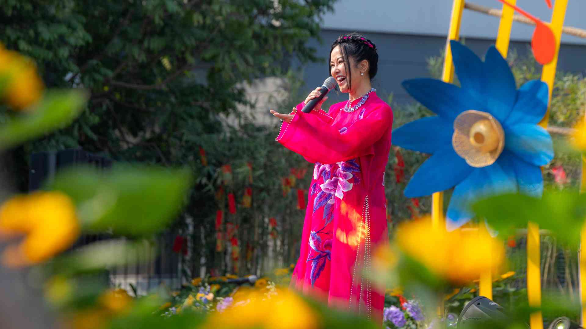 Home Hanoi Xuan 2025 duoc truyen cam hung qua dong chay bat tan cua am nhac Viet Nam, tu nhung lan dieu dan ca than thuoc den am huong duong dai moi me. Anh: Hoang Anh