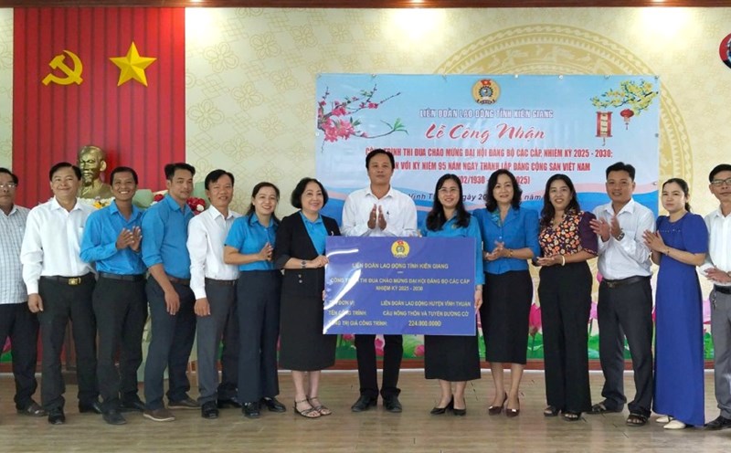 The project is also the result of the solidarity and efforts of all cadres, workers, civil servants and people of Vinh Thuan district. Photo: Kim Tien