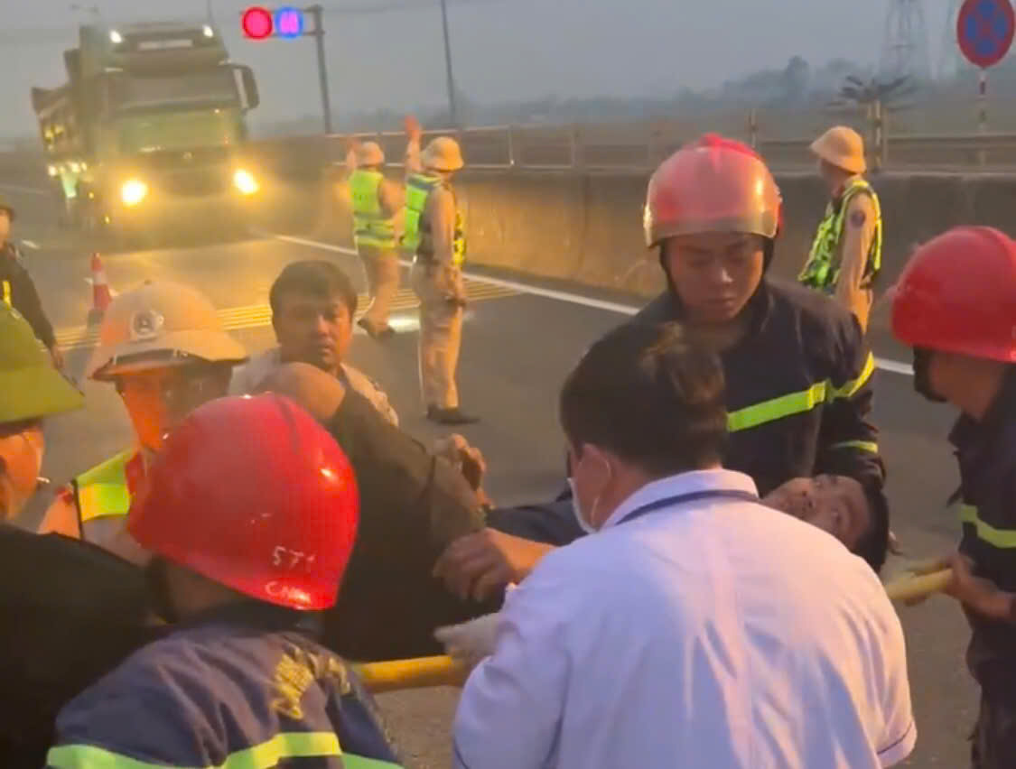 Accident on Da Nang - Quang Ngai highway (section through Hoa Tien commune, Hoa Vang district, Da Nang city). Photo: Mai Vinh