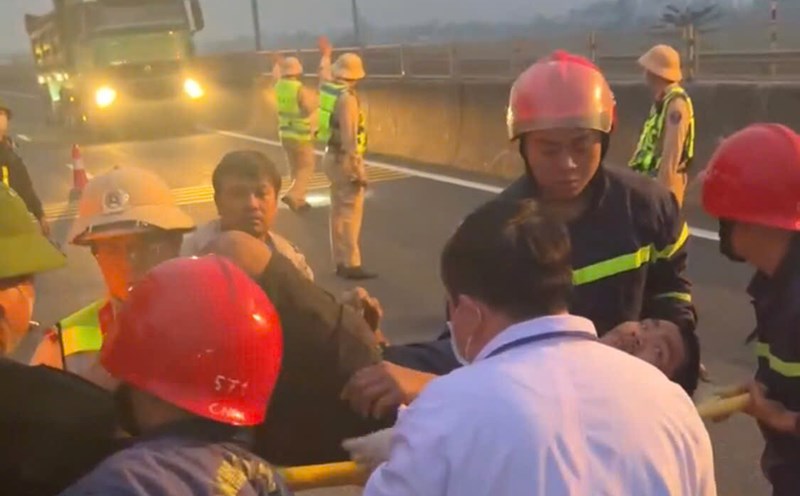 Accident on Da Nang - Quang Ngai highway (section through Hoa Tien commune, Hoa Vang district, Da Nang city). Photo: Mai Vinh