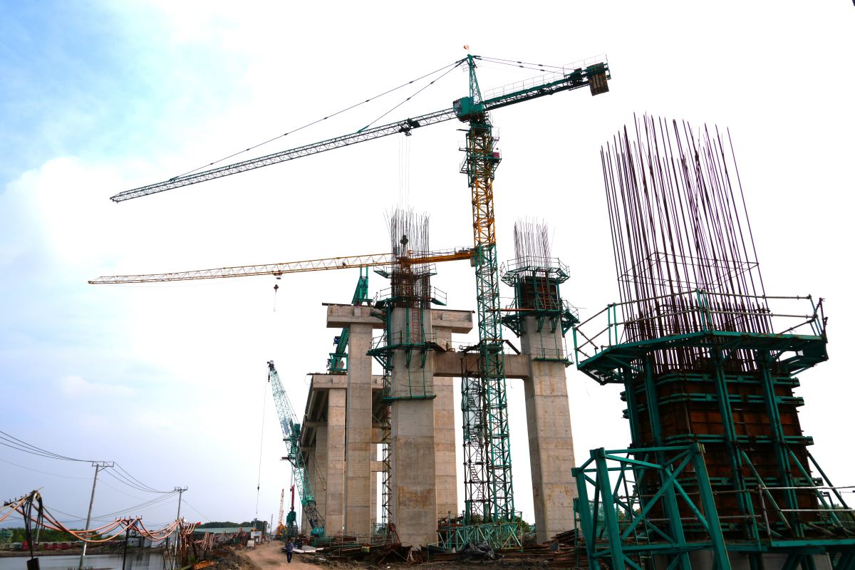 Construction of Package 38 of Phuoc An Bridge project is being urgently carried out. Photo: Thanh An