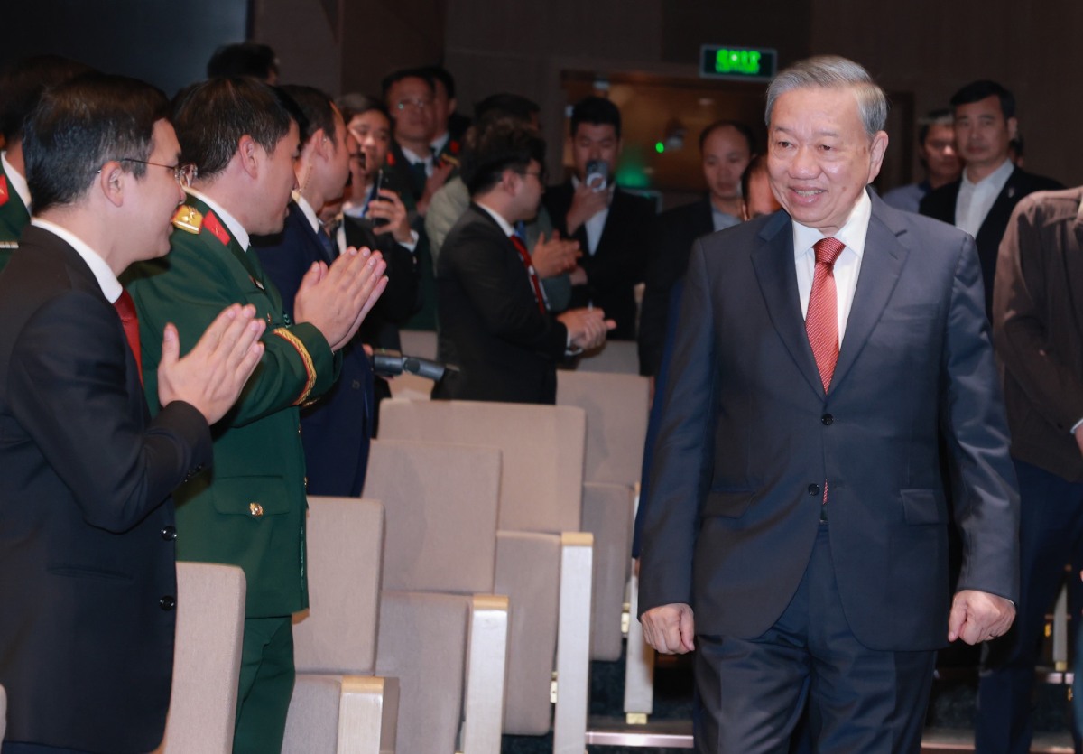 General Secretary To Lam attended the announcement and awarding ceremony of the 9th Golden Hammer and Sickle Award - 2024. Photo: Hai Nguyen