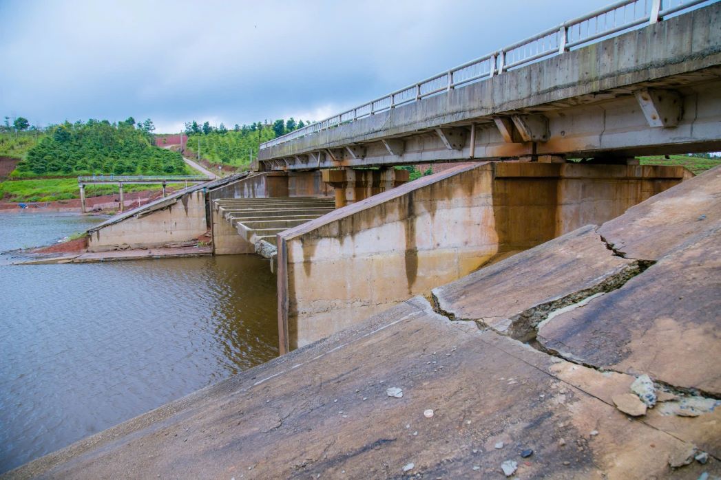 Authorities have not yet announced the cause of the reservoir landslide. Photo: Cong Nam