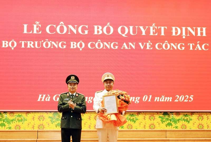 Colonel Nguyen Duc Thuan was appointed as Director of Ha Giang Provincial Police. Photo: Ha Giang Police