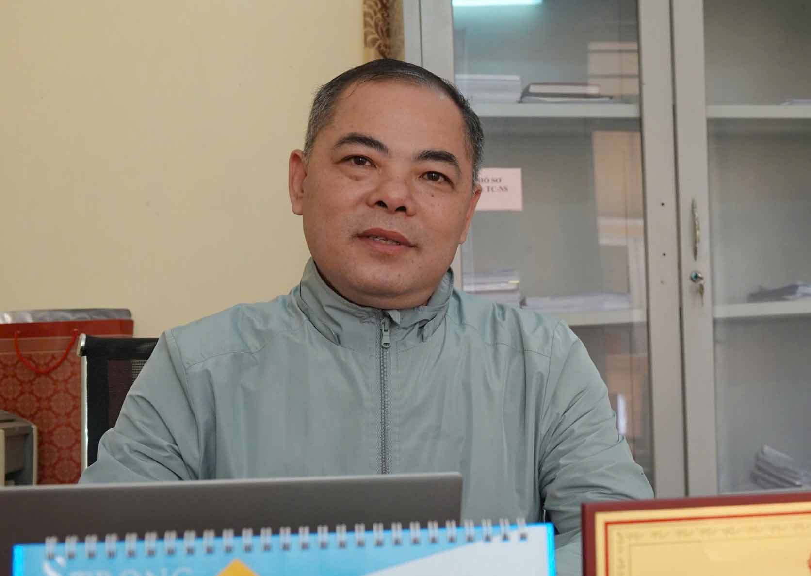 Ong Pham Cong Tung - Chu tich UBND xa Dinh Ban chia se mong muon duoc cap tren quan tam dau tu nang cap co so ha tang cho dia phuong. Anh: Tran Tuan.