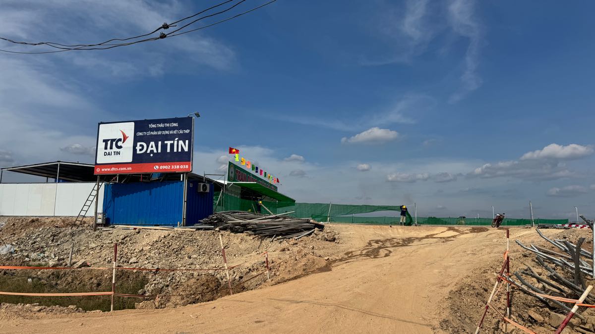 Hien trang tram dung nghi ben phai tuyen chieu 20.1. Anh: Duy Tuan 